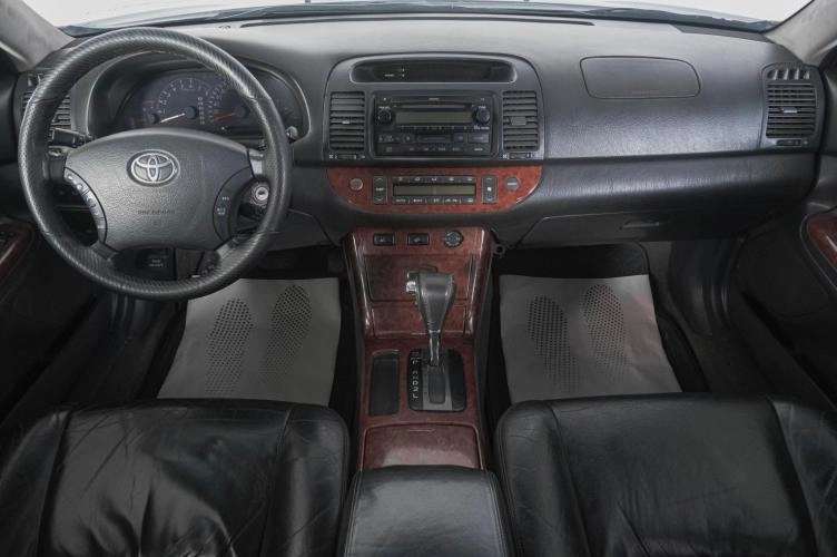 Toyota Camry 13 из 25