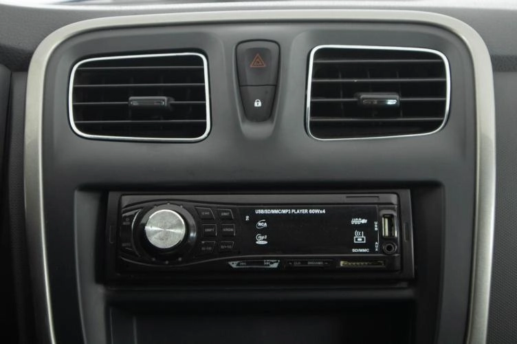 Renault Logan 16 из 19