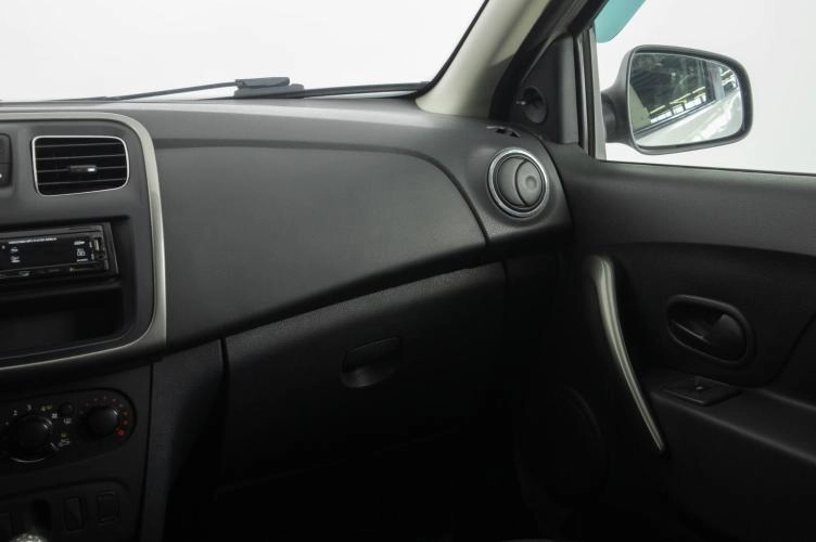 Renault Logan 14 из 19