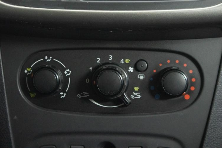 Renault Logan 17 из 19