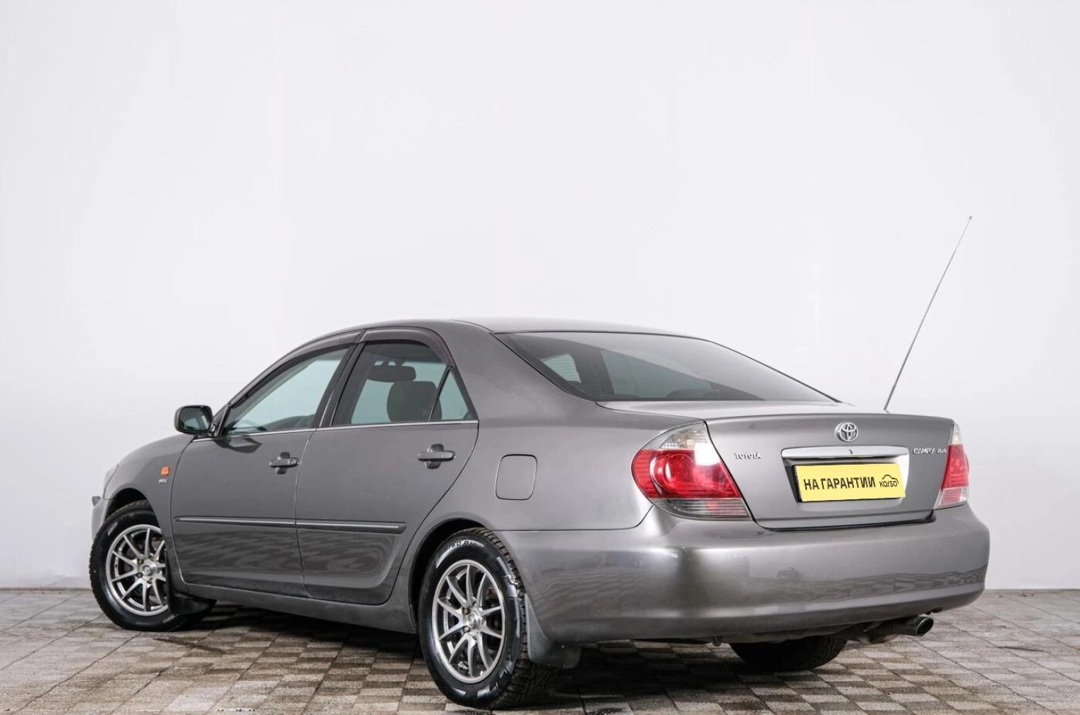 Toyota Camry 4 из 23