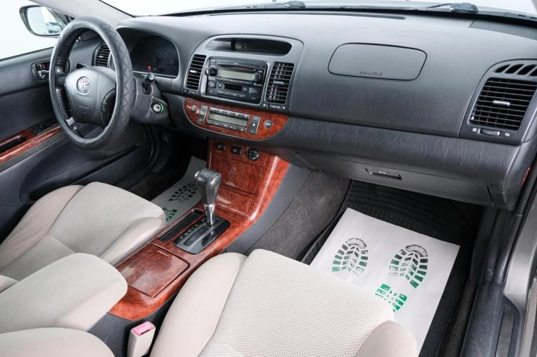 Toyota Camry 12 из 23