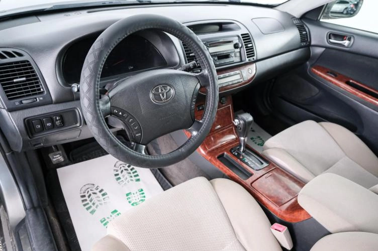 Toyota Camry 8 из 23