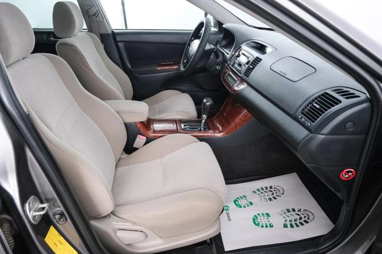 Toyota Camry 13 из 23