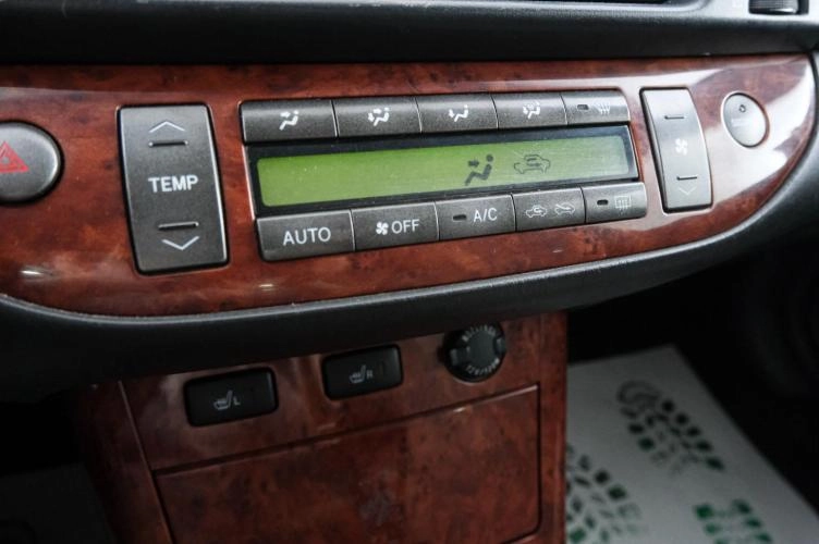 Toyota Camry 17 из 23