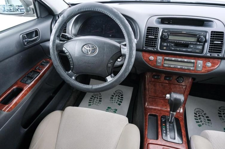 Toyota Camry 9 из 23