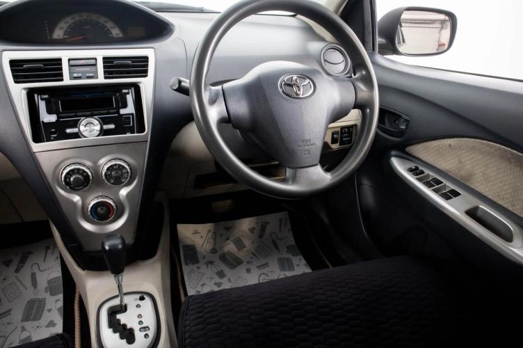 Toyota Belta 13 из 22