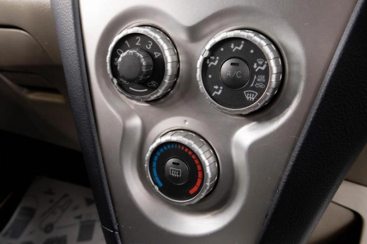 Toyota Belta 16 из 22