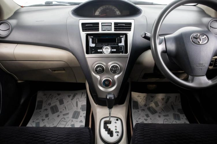 Toyota Belta 14 из 22