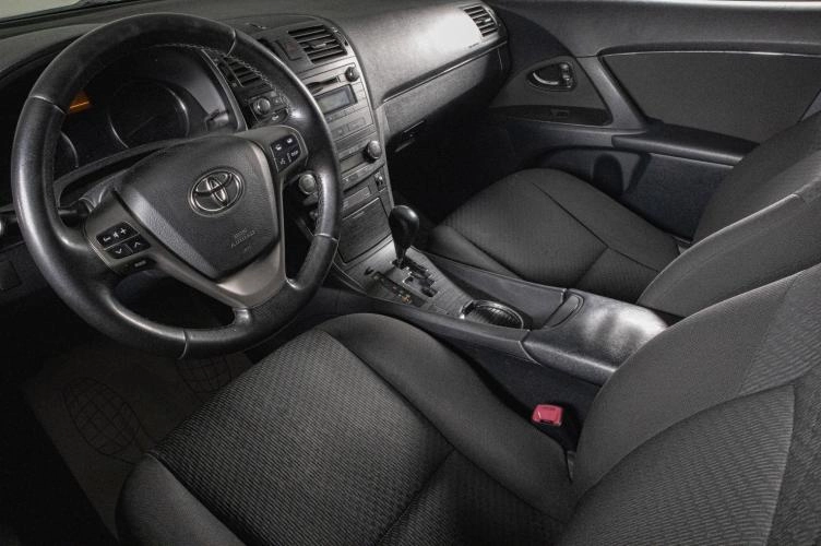 Toyota Avensis 8 из 18