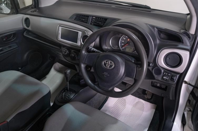 Toyota Vitz 7 из 17