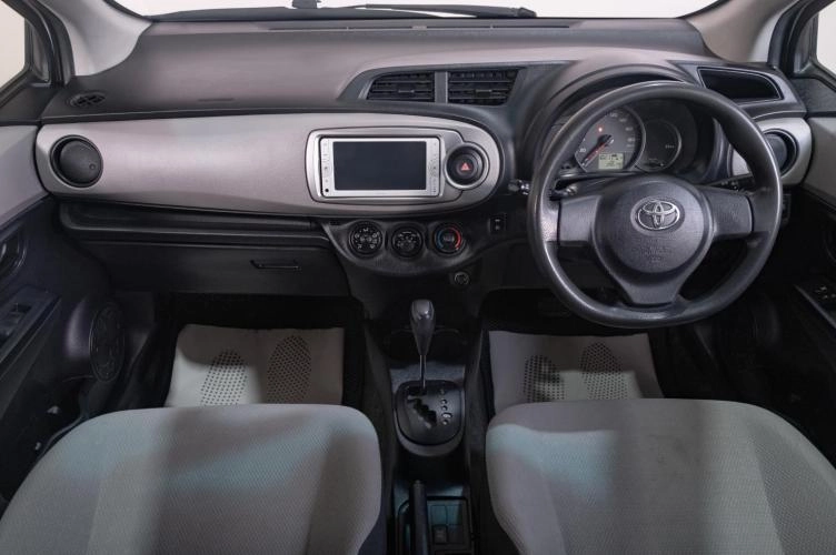 Toyota Vitz 9 из 17