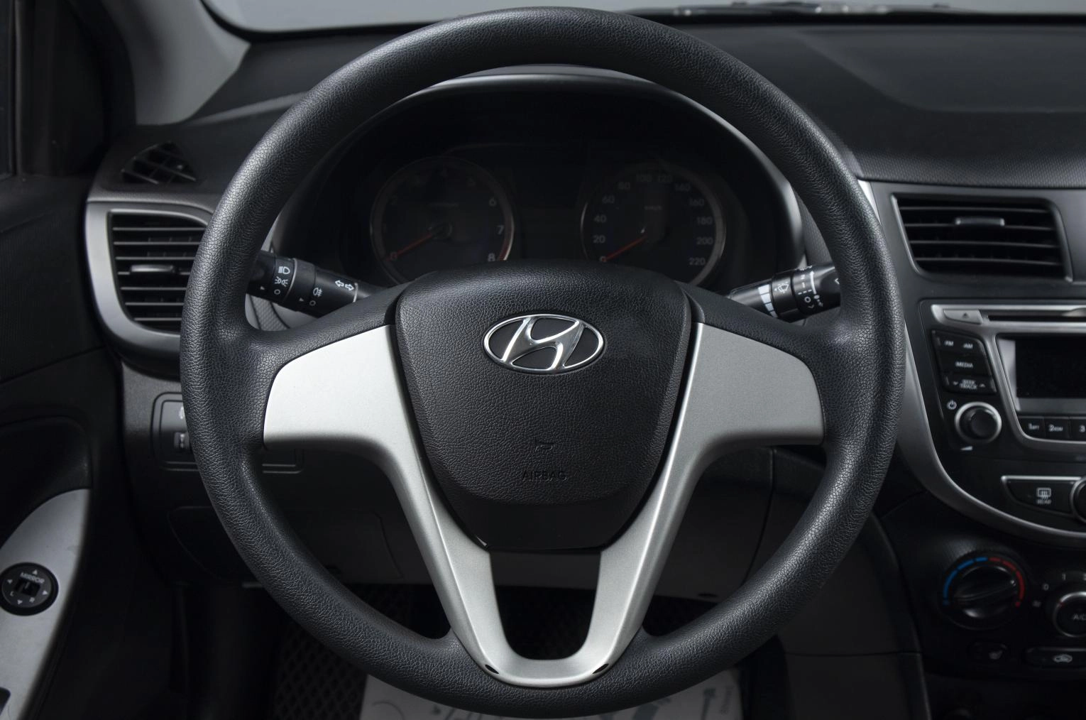 Hyundai Solaris 8 из 17