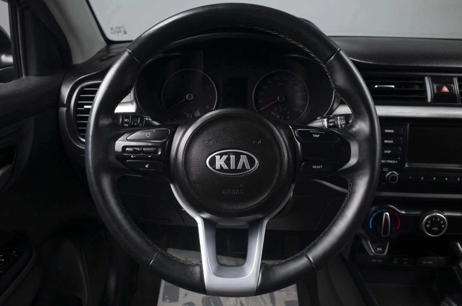 KIA Rio 14 из 35