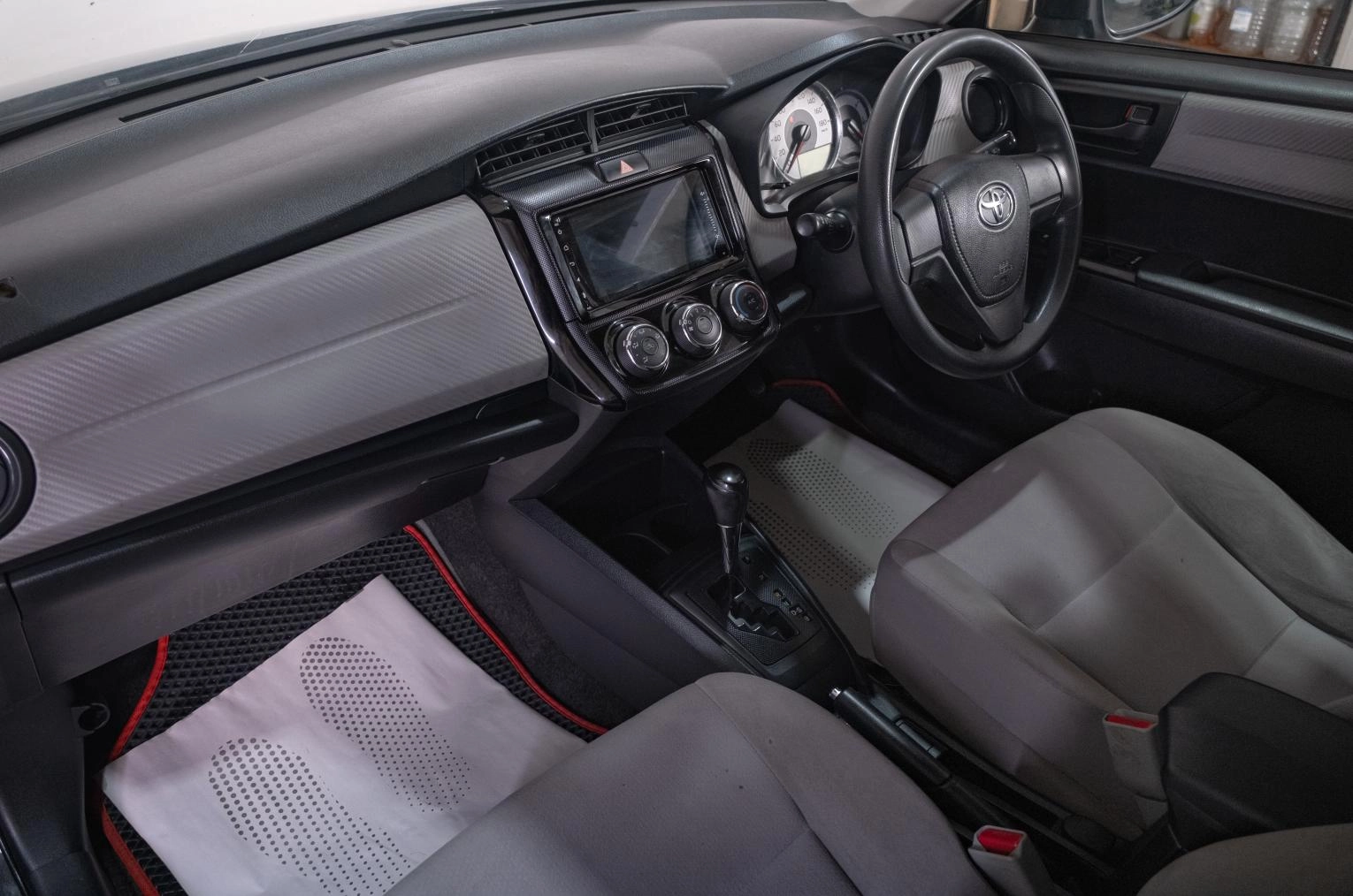 Toyota Corolla Axio 16 из 17
