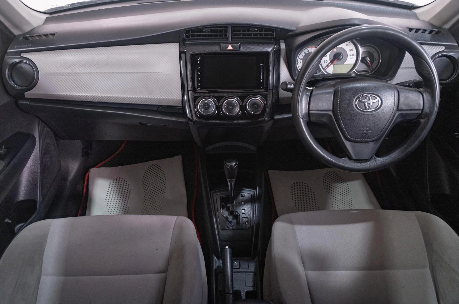 Toyota Corolla Axio 9 из 17