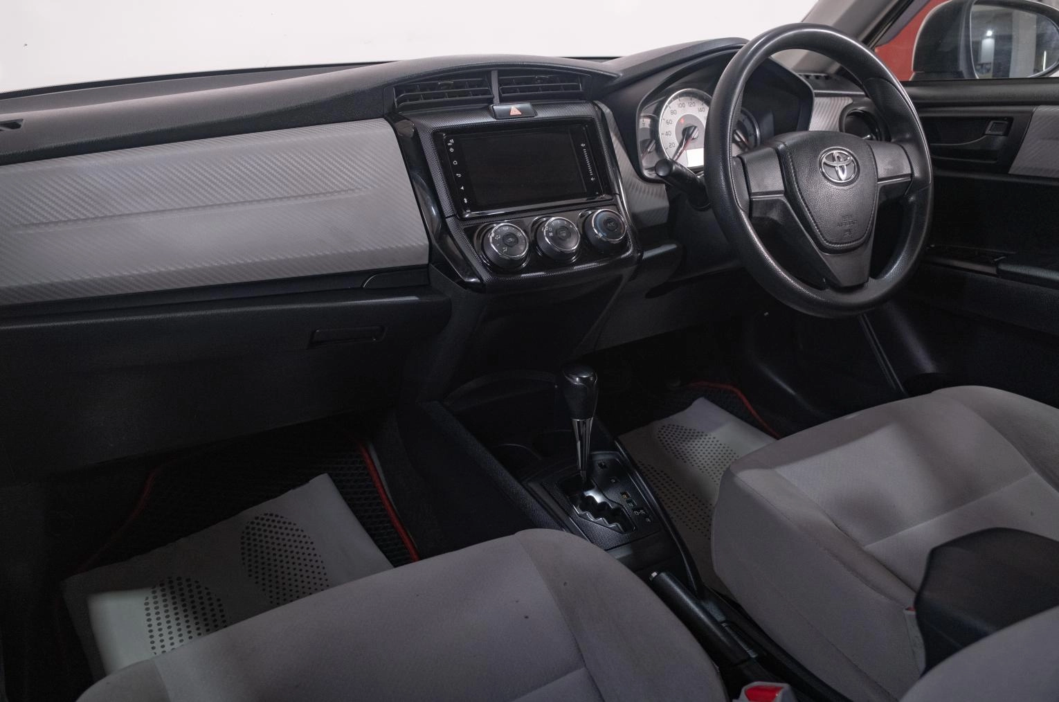 Toyota Corolla Axio 15 из 17
