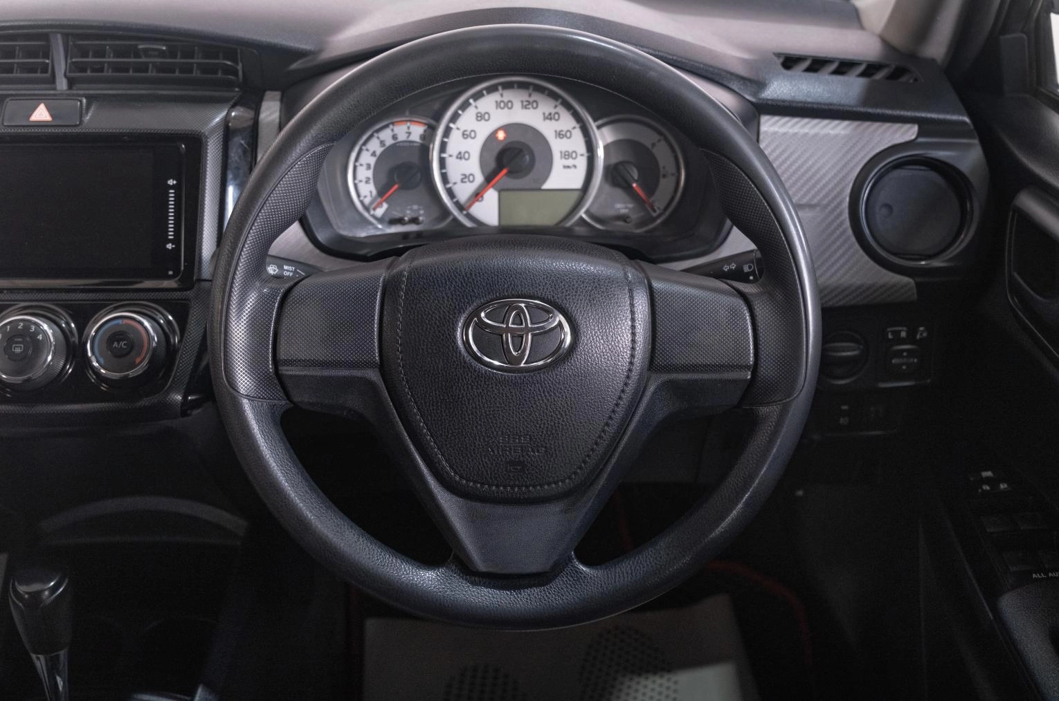 Toyota Corolla Axio 12 из 17