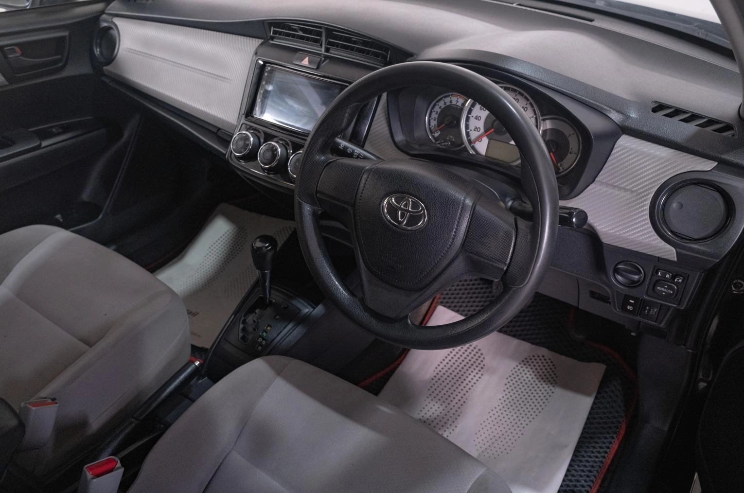 Toyota Corolla Axio 7 из 17