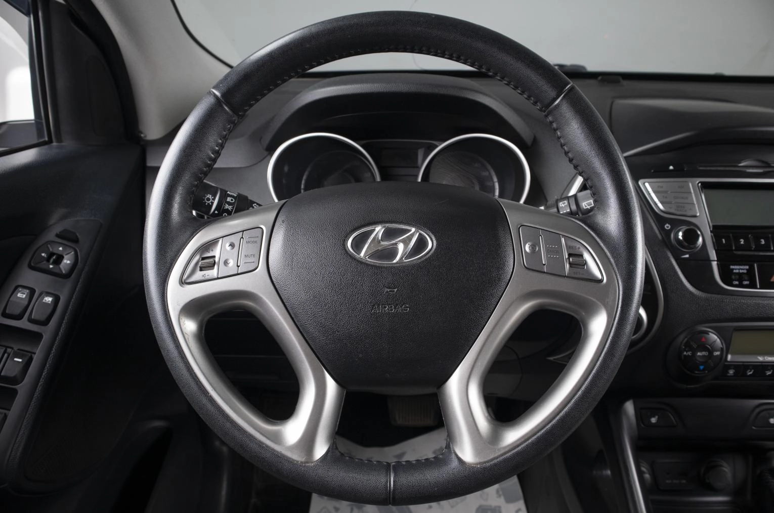 Hyundai ix35 8 из 20