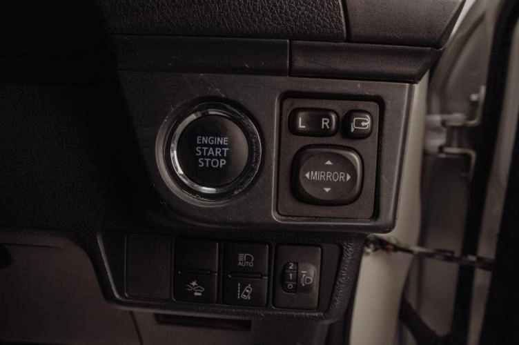 Toyota Corolla Axio 14 из 16