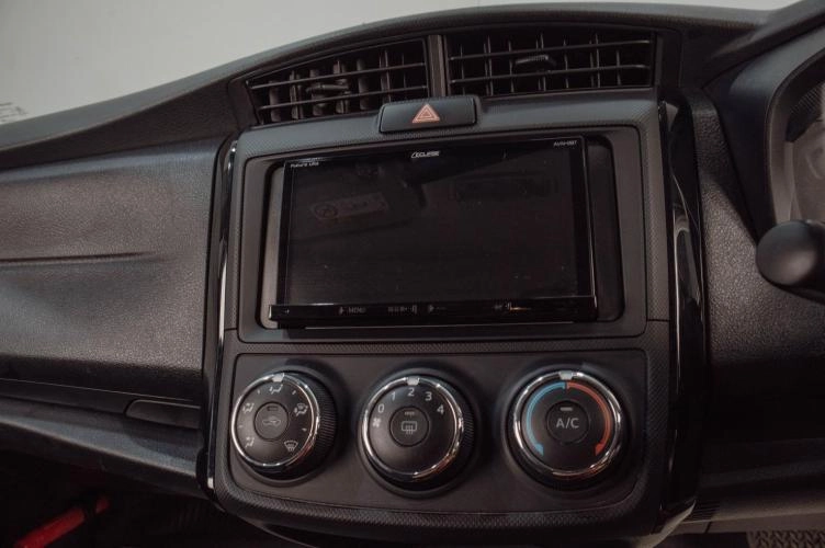 Toyota Corolla Axio 12 из 16