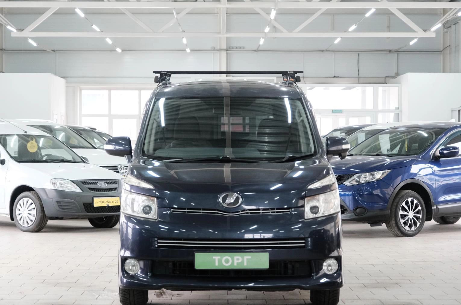 Toyota Voxy 2 из 22