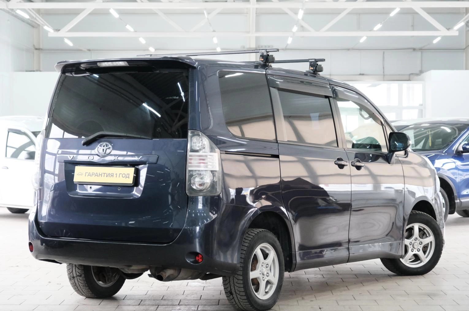 Toyota Voxy 6 из 22