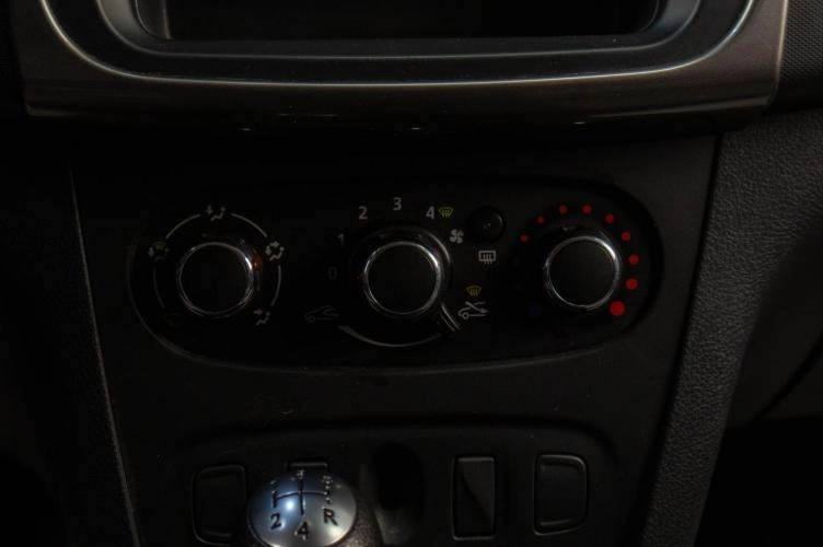 Renault Sandero 10 из 15