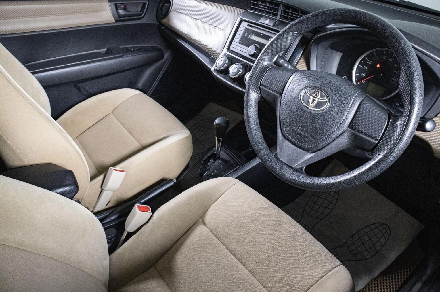Toyota Corolla Axio 9 из 15