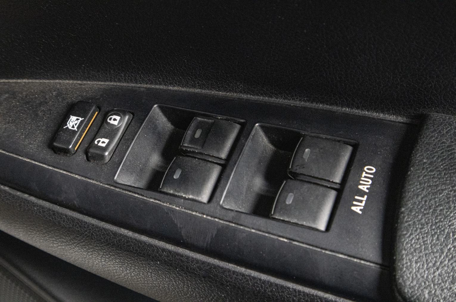 Toyota Corolla Axio 7 из 15