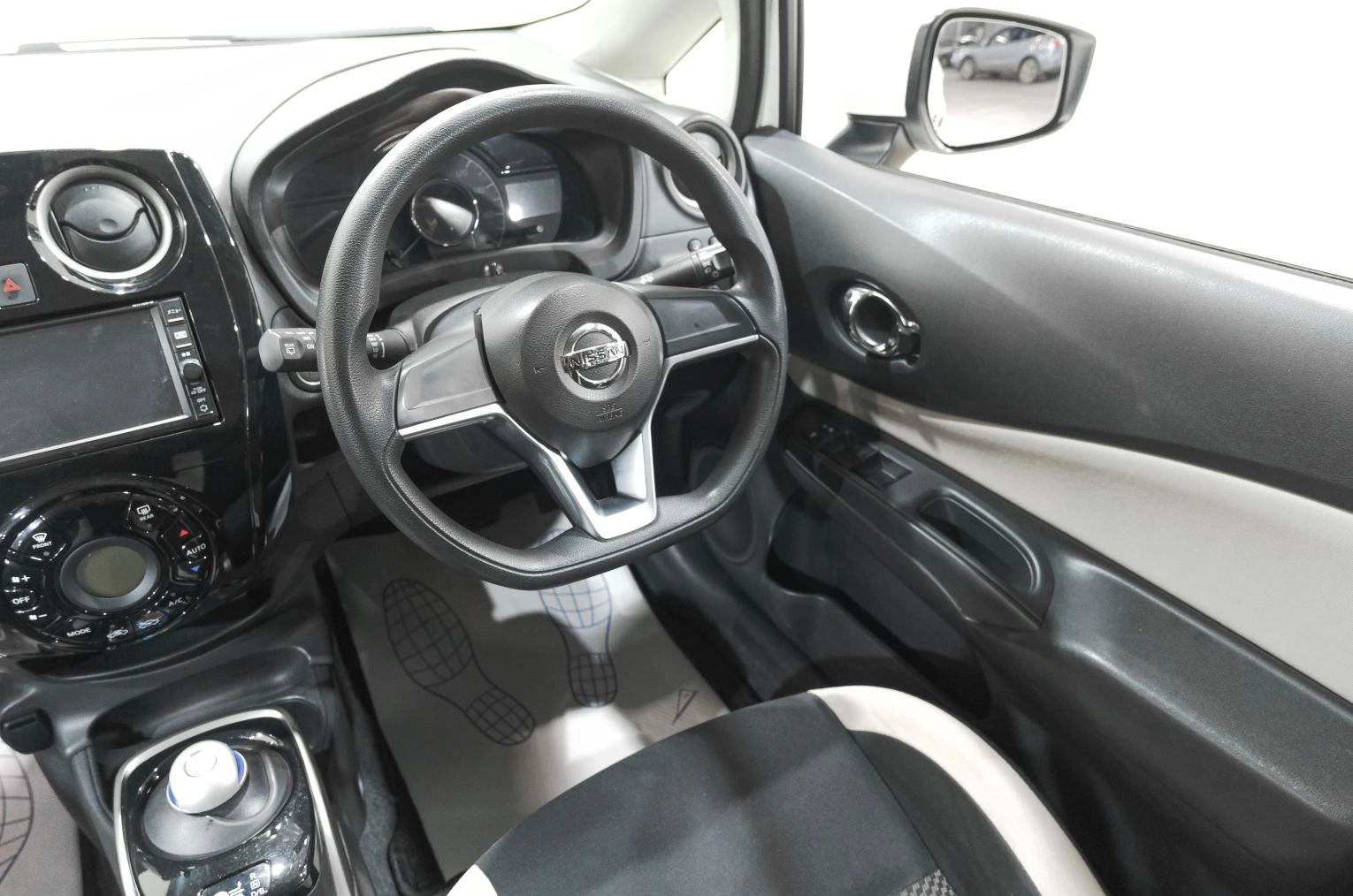 Nissan Note 11 из 24