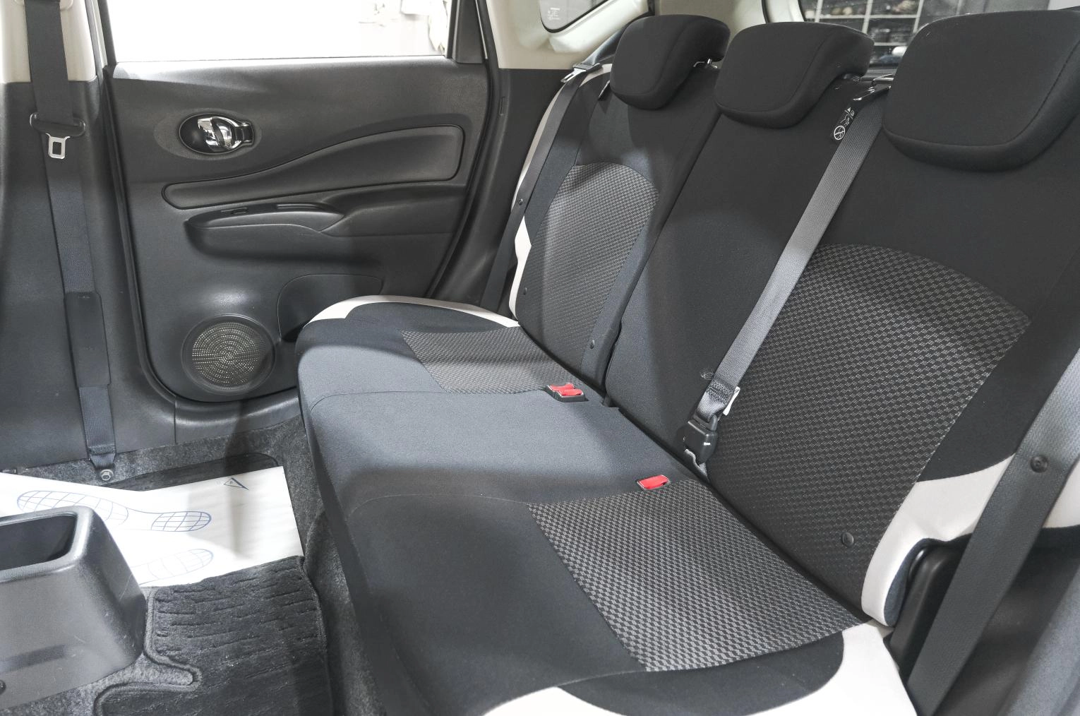 Nissan Note 22 из 23