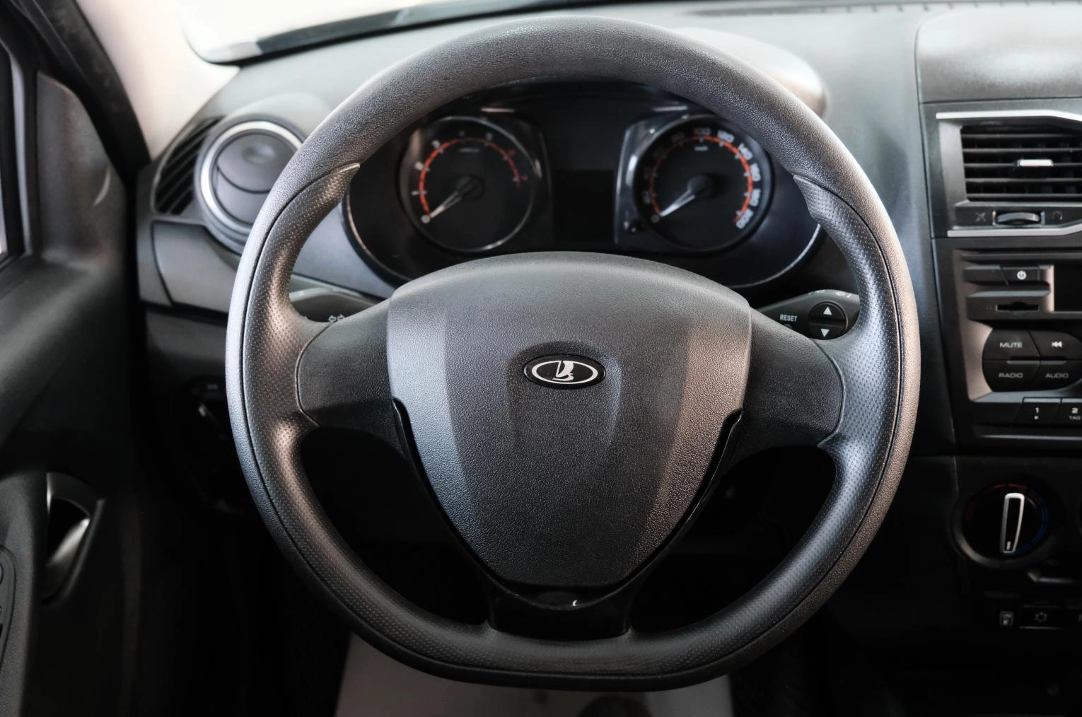 ВАЗ (LADA) Granta 11 из 22