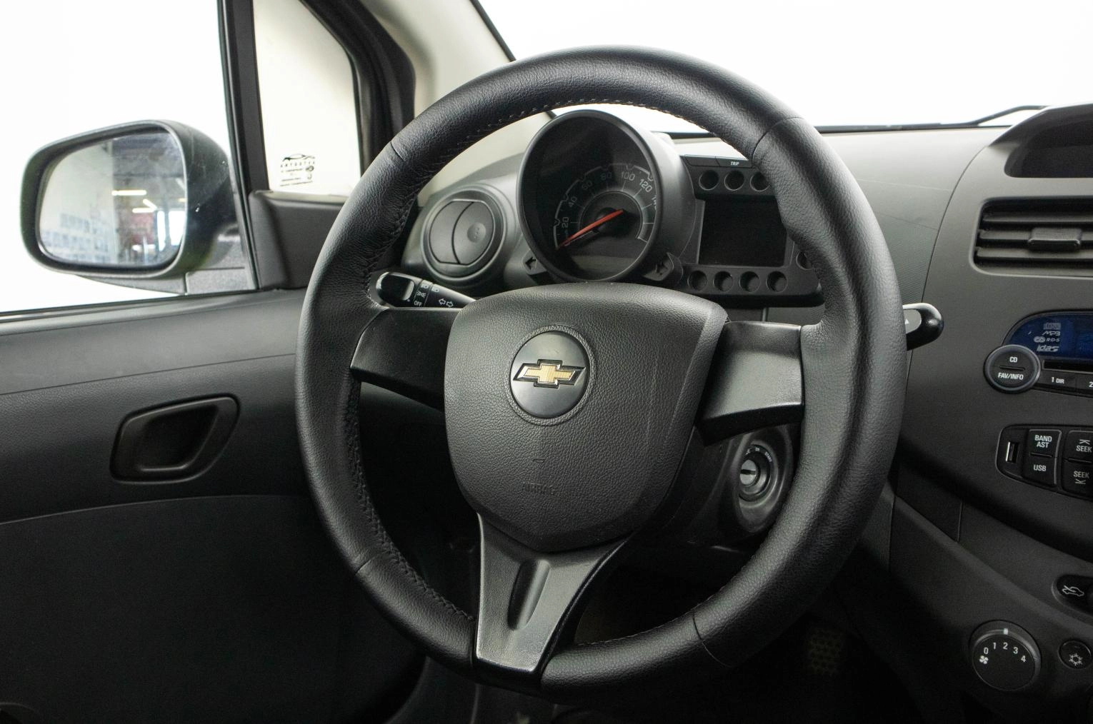 Chevrolet Spark 12 из 19