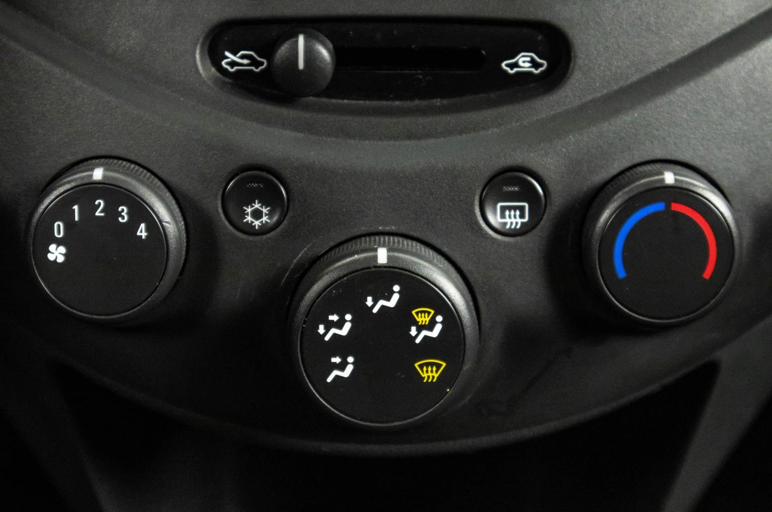 Chevrolet Spark 17 из 19