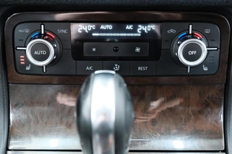 Volkswagen Touareg 22 из 31