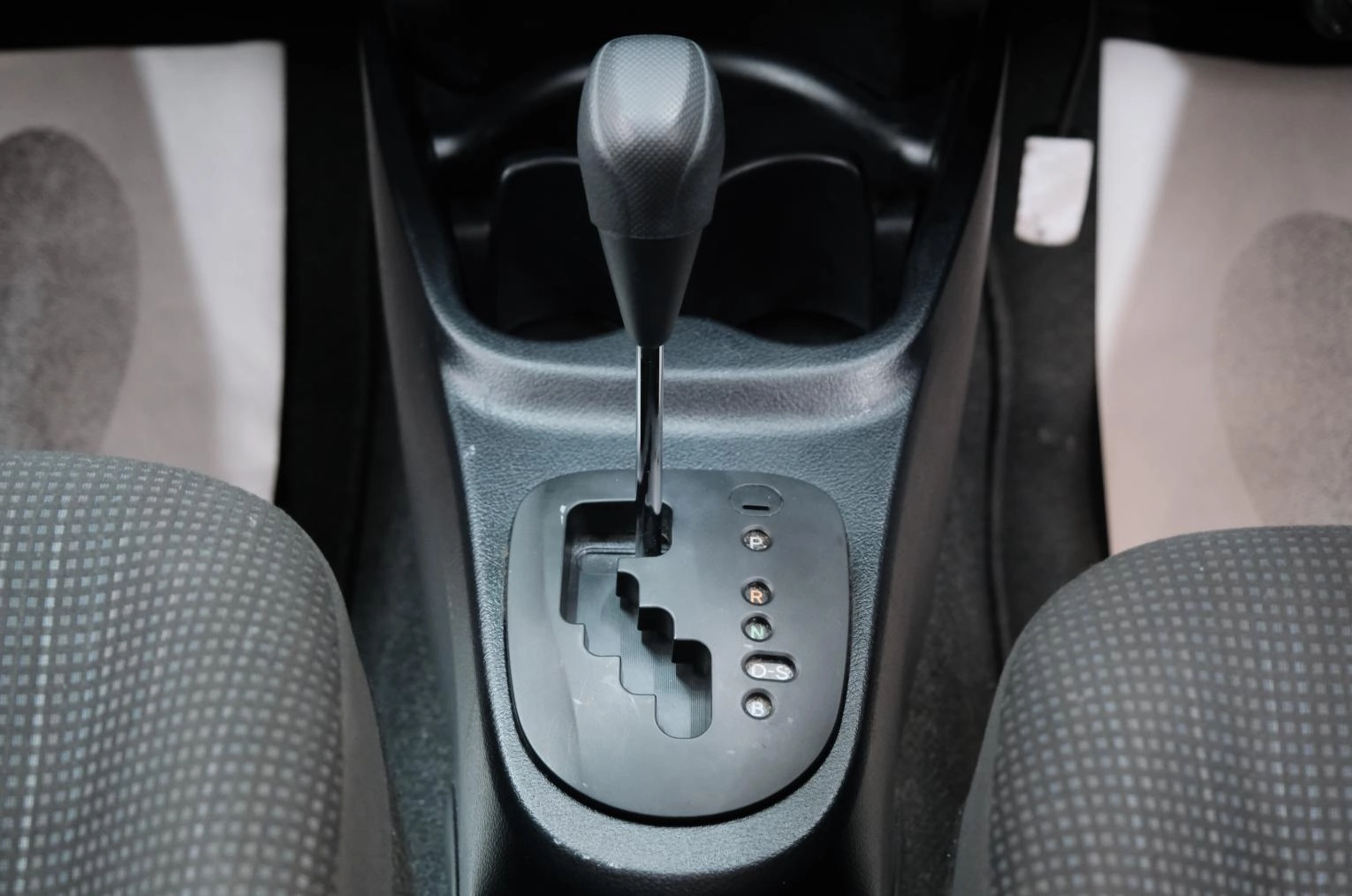 Toyota Vitz 15 из 21