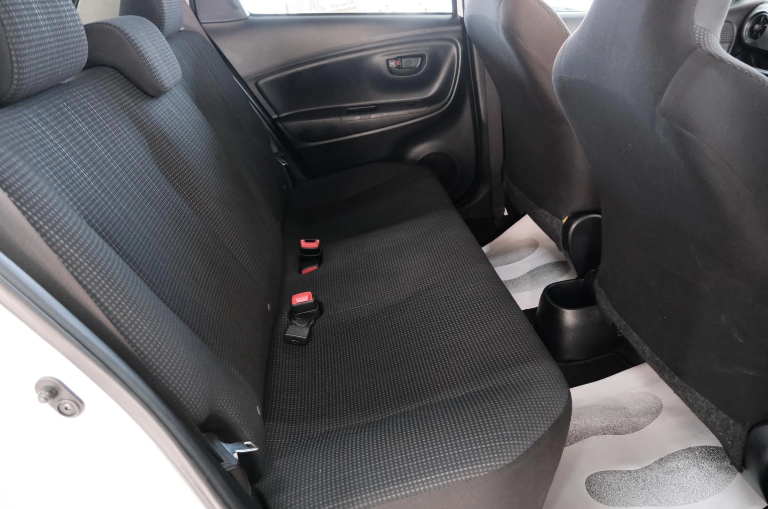 Toyota Vitz 19 из 21