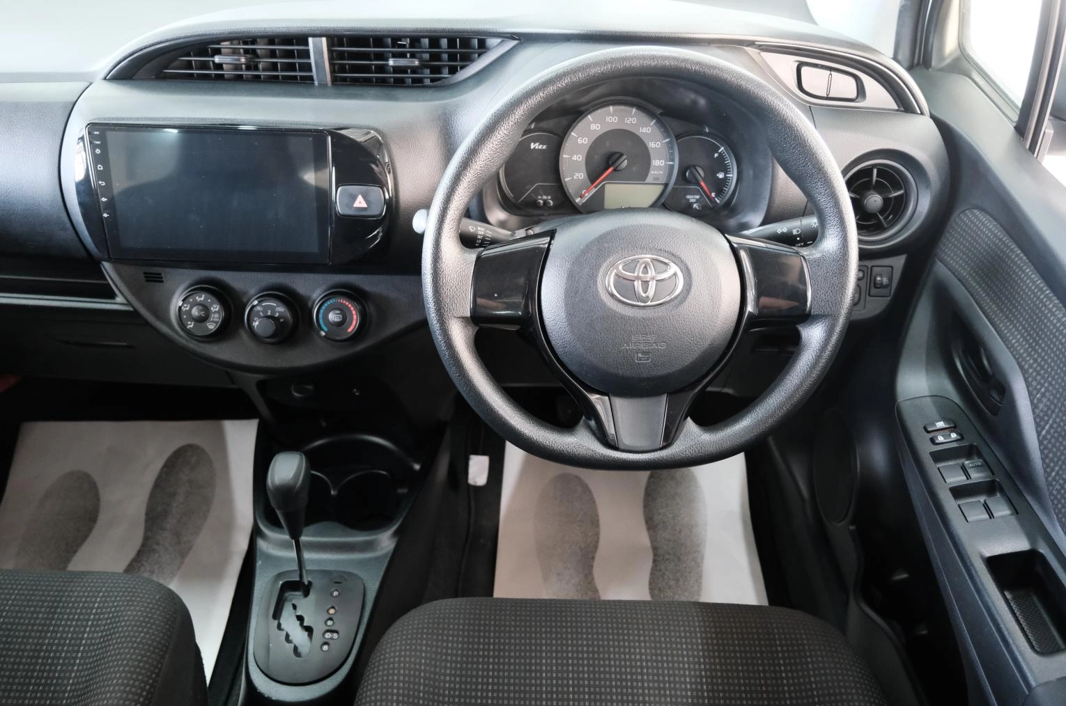 Toyota Vitz 11 из 21