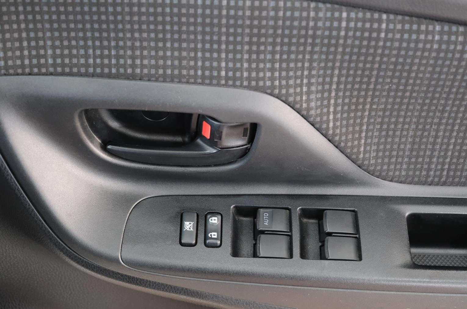 Toyota Vitz 8 из 21