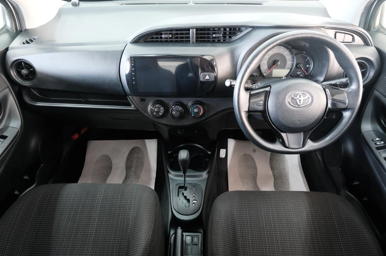 Toyota Vitz 13 из 21