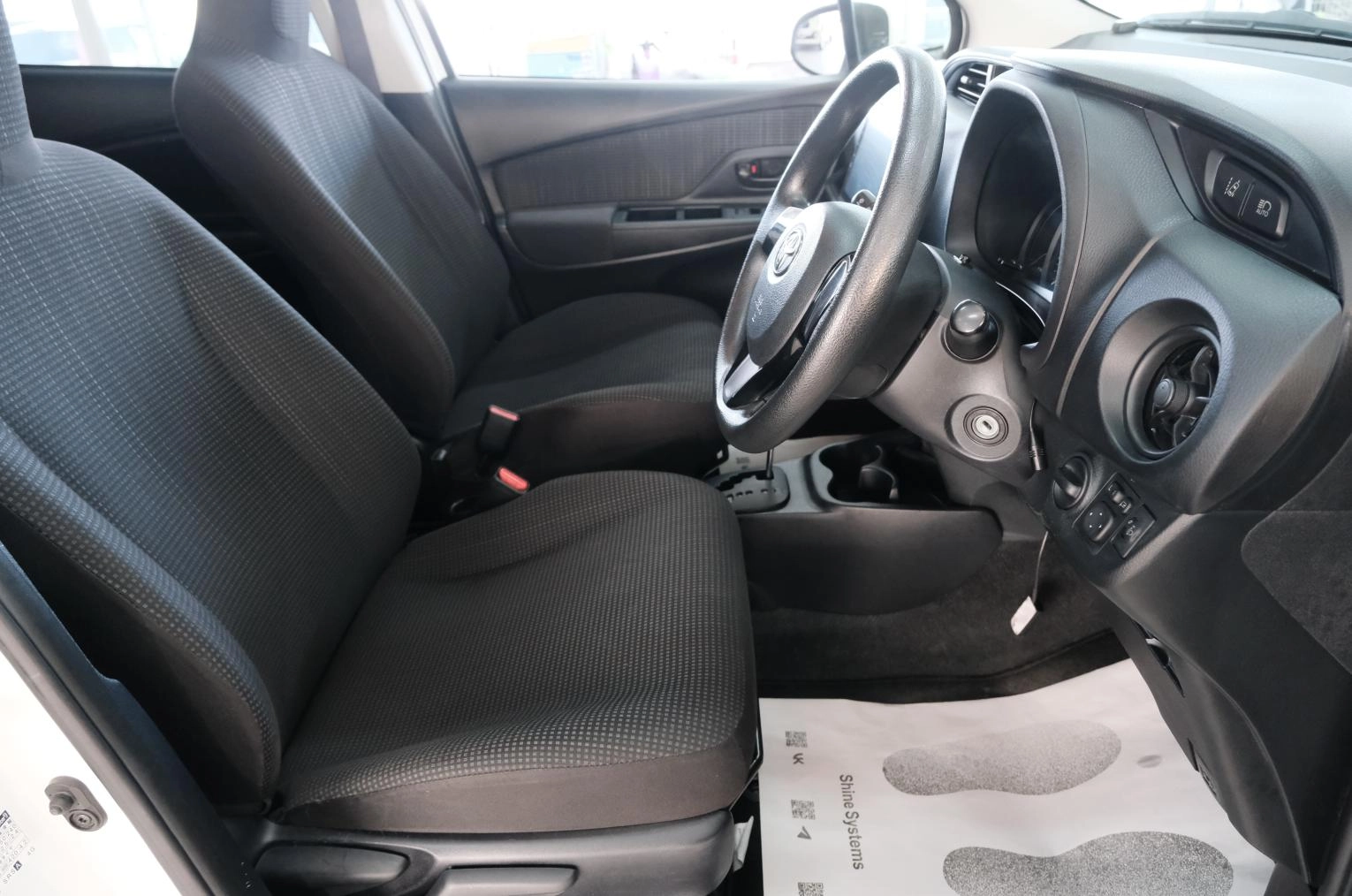 Toyota Vitz 7 из 21