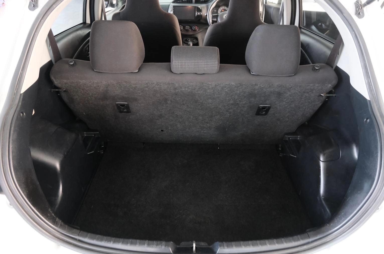 Toyota Vitz 21 из 21