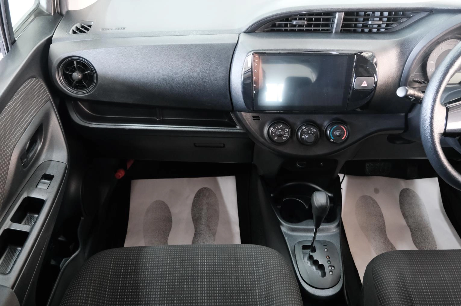 Toyota Vitz 16 из 21