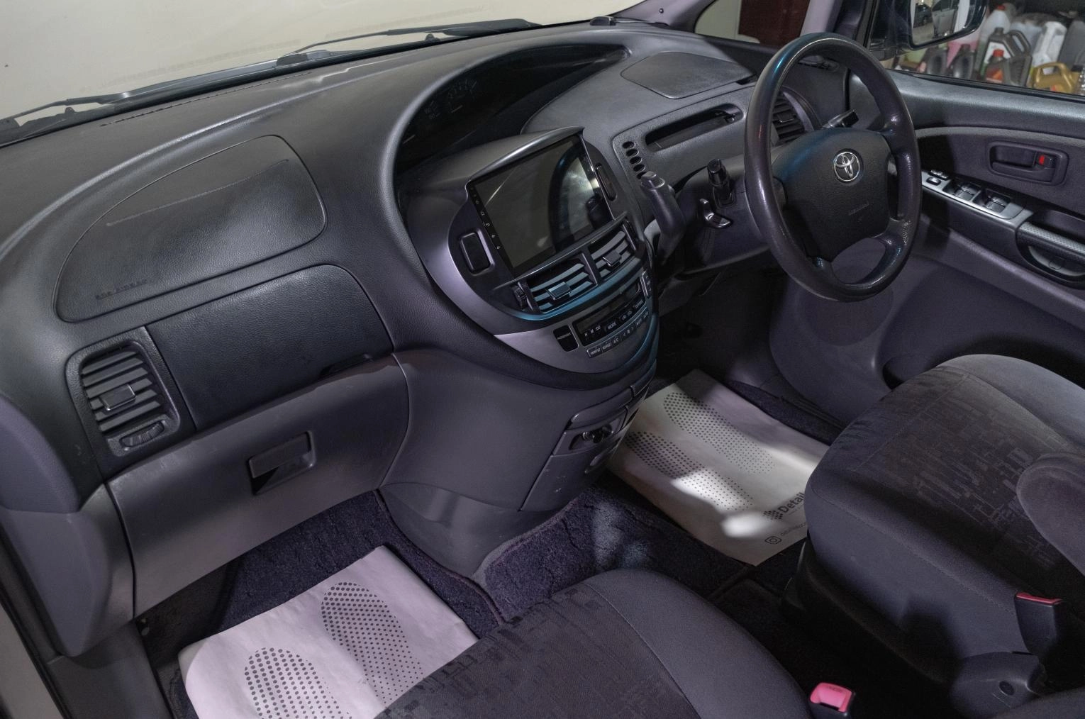 Toyota Estima 15 из 16