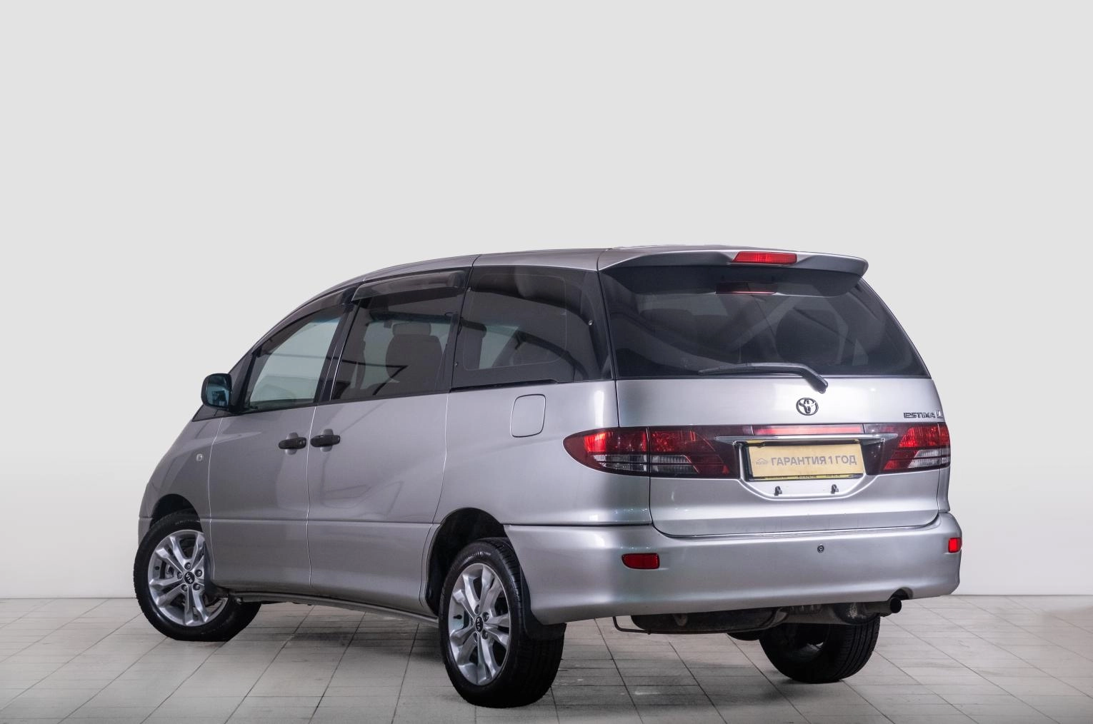Toyota Estima 5 из 16