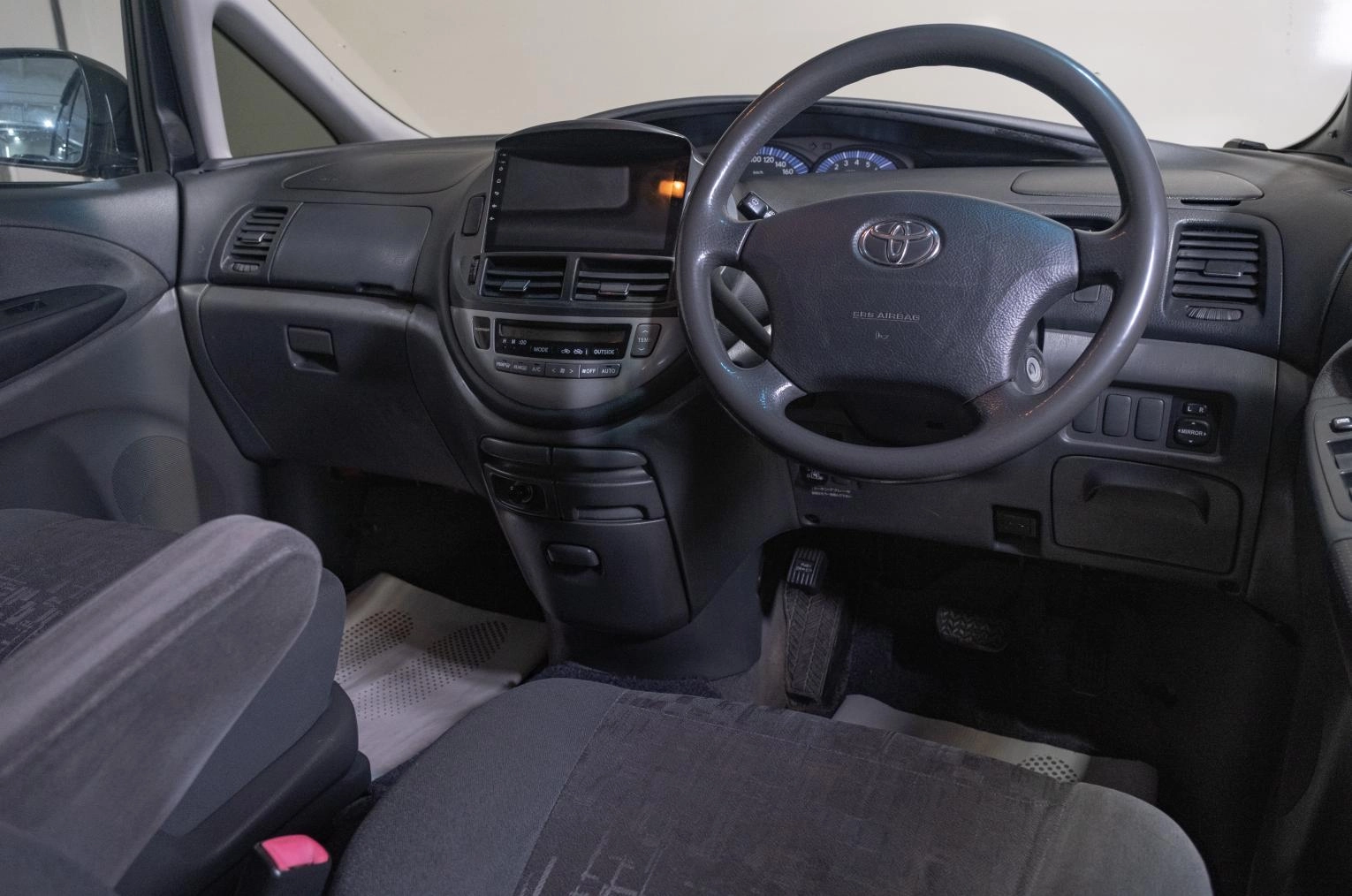 Toyota Estima 7 из 16