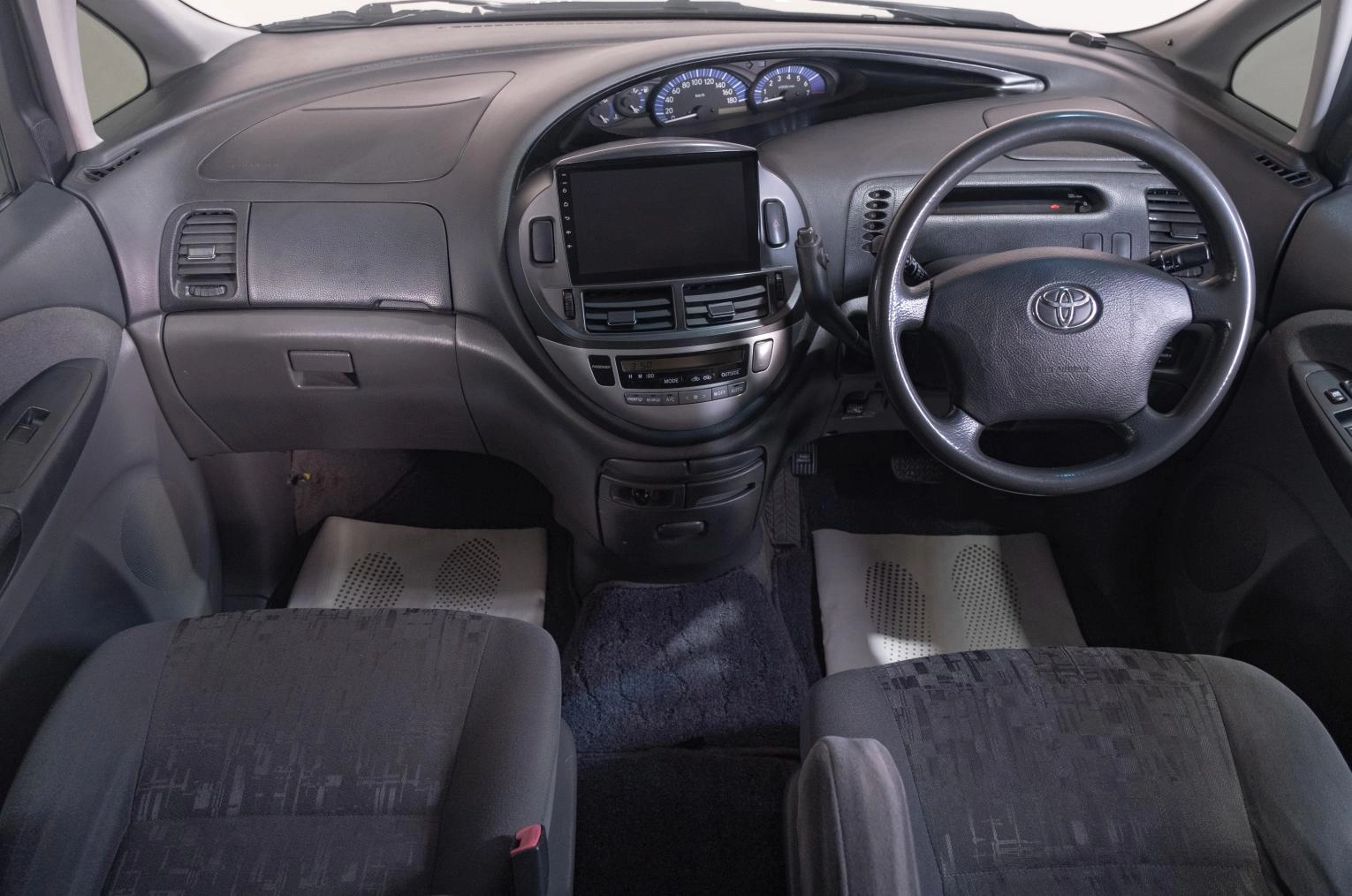 Toyota Estima 9 из 16