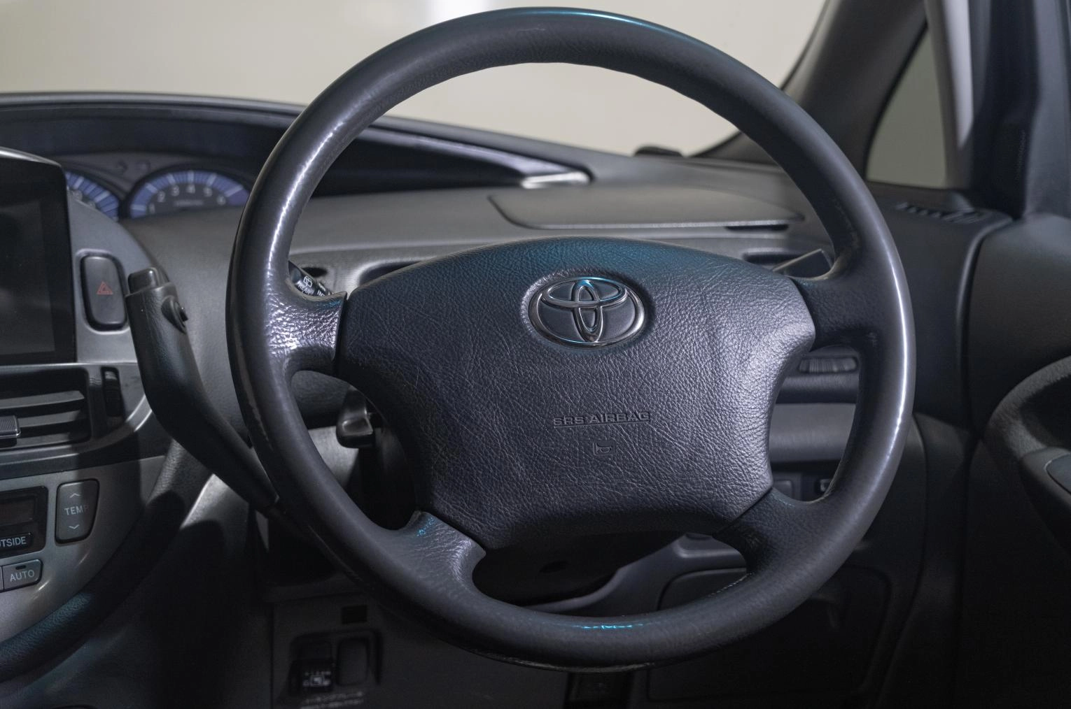 Toyota Estima 10 из 16